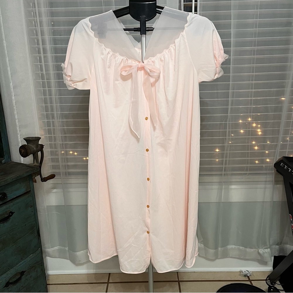 Rogers Silky Elegant Pink Button-Down Sleepwear Gown medium